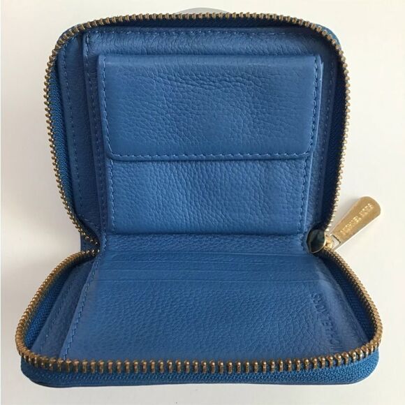 Michael Kors Blue Pebble Leather Zip Around Wallet - Picture 3 of 12